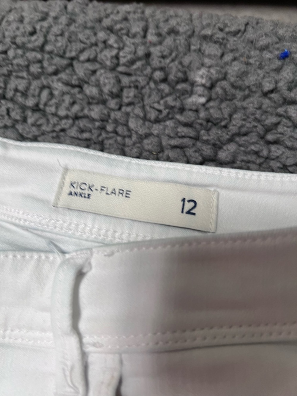 J. Jill White Kick-Flare Ankle Frayed Jeans 12 - Picture 10 of 13